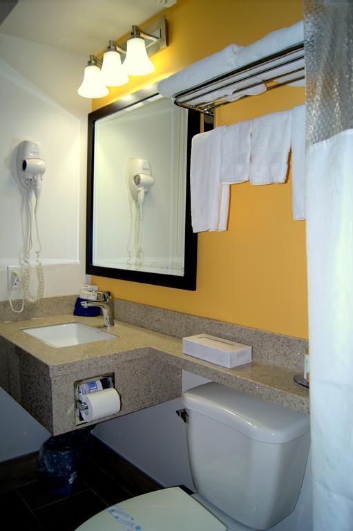 Bay Hill Inns & Suites Neepawa Kültér fotó