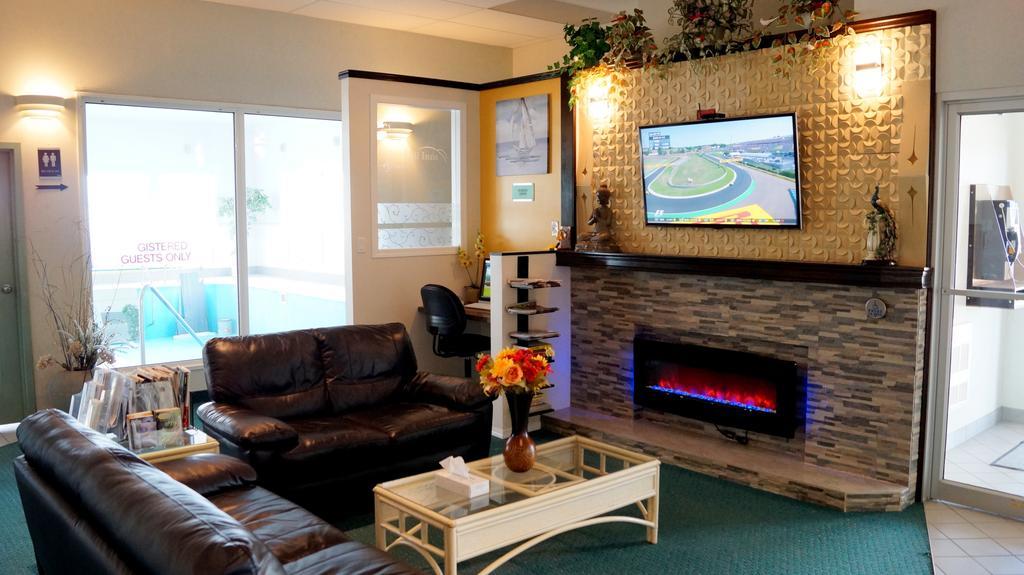 Bay Hill Inns & Suites Neepawa Kültér fotó