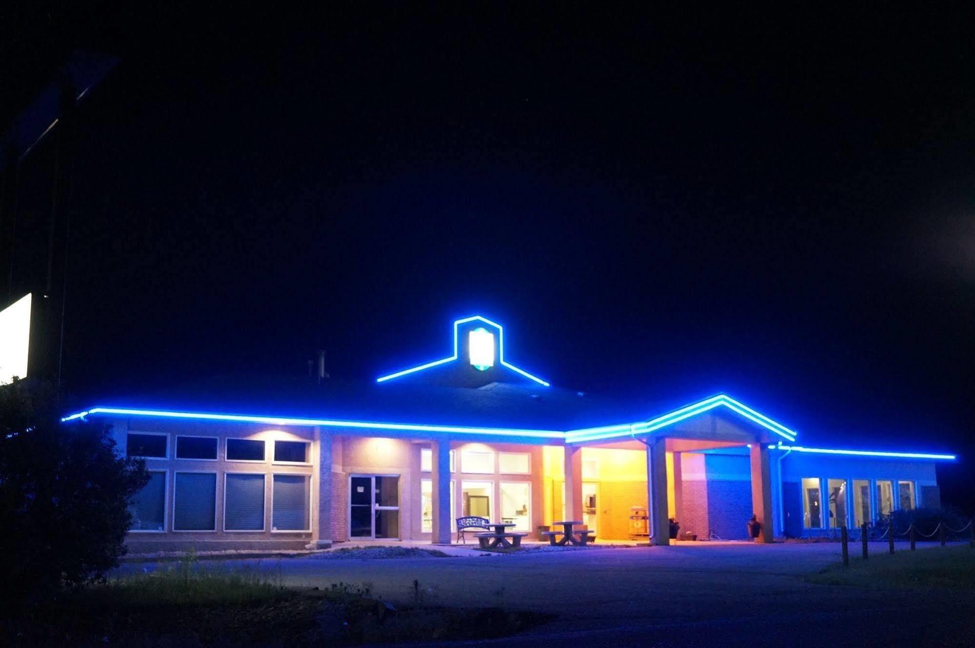 Bay Hill Inns & Suites Neepawa Kültér fotó