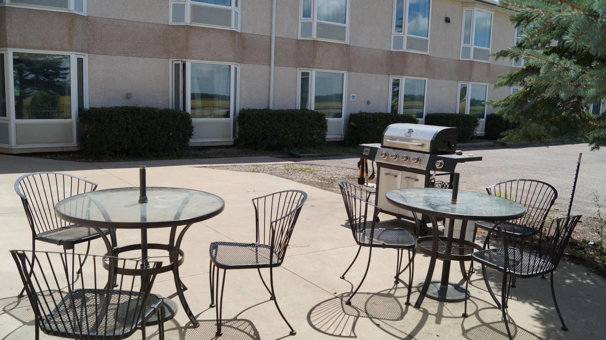 Bay Hill Inns & Suites Neepawa Kültér fotó
