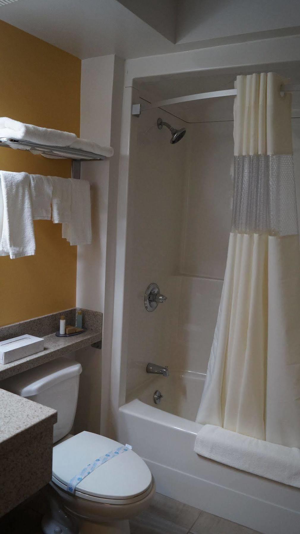 Bay Hill Inns & Suites Neepawa Kültér fotó