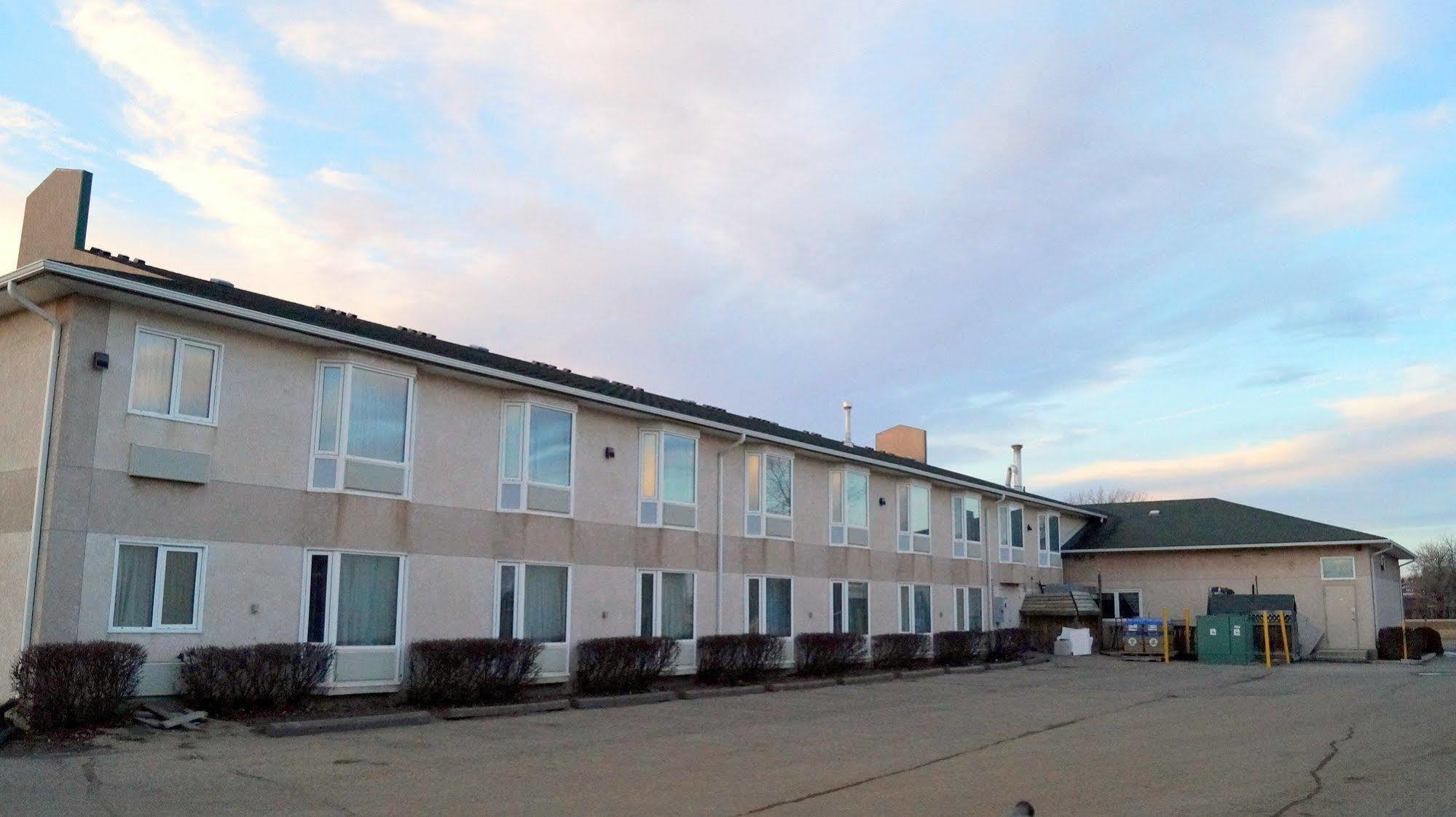 Bay Hill Inns & Suites Neepawa Kültér fotó