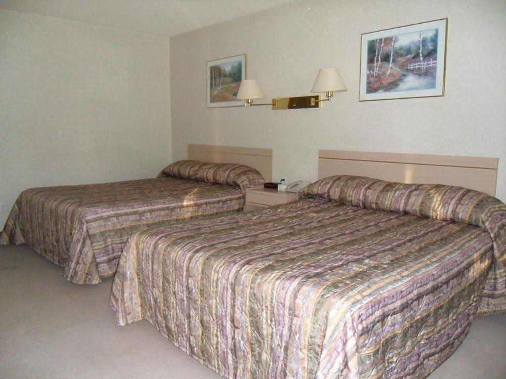 Bay Hill Inns & Suites Neepawa Kültér fotó