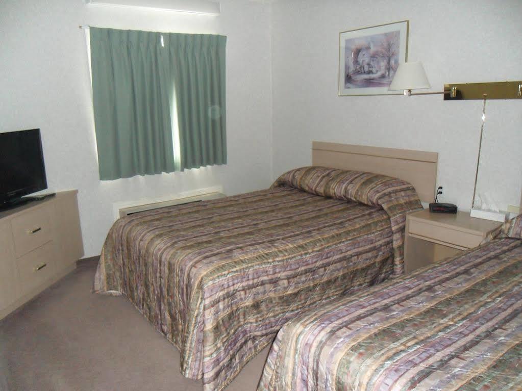 Bay Hill Inns & Suites Neepawa Kültér fotó