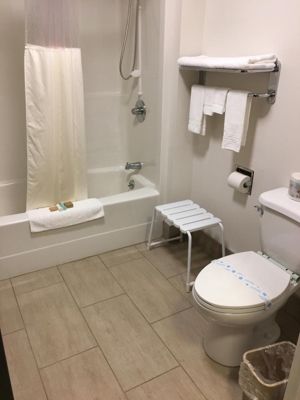 Bay Hill Inns & Suites Neepawa Kültér fotó