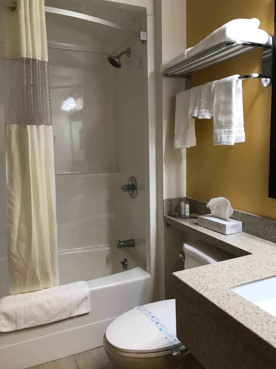 Bay Hill Inns & Suites Neepawa Kültér fotó