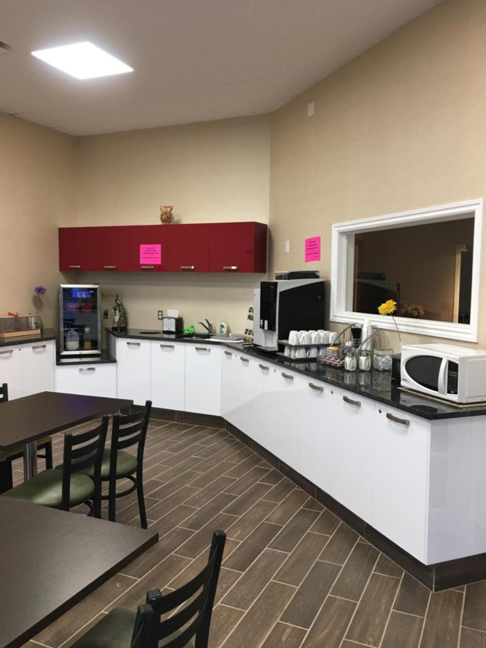 Bay Hill Inns & Suites Neepawa Kültér fotó